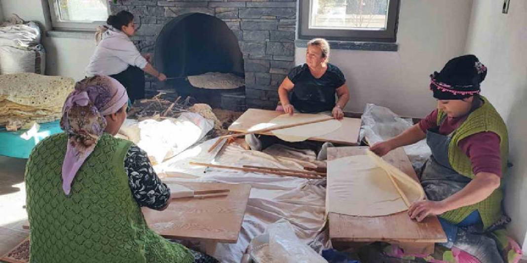 Kadınlar imece usulü yöntemi sürdürüyor! Tandırı olmayana da unu olmayana da yer var: El birliğiyle tüm hanelere giriyor 2